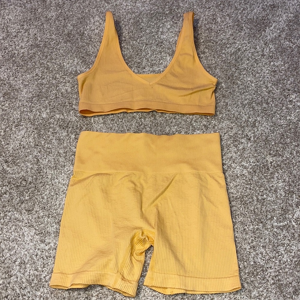 Light yellowish orange workout set